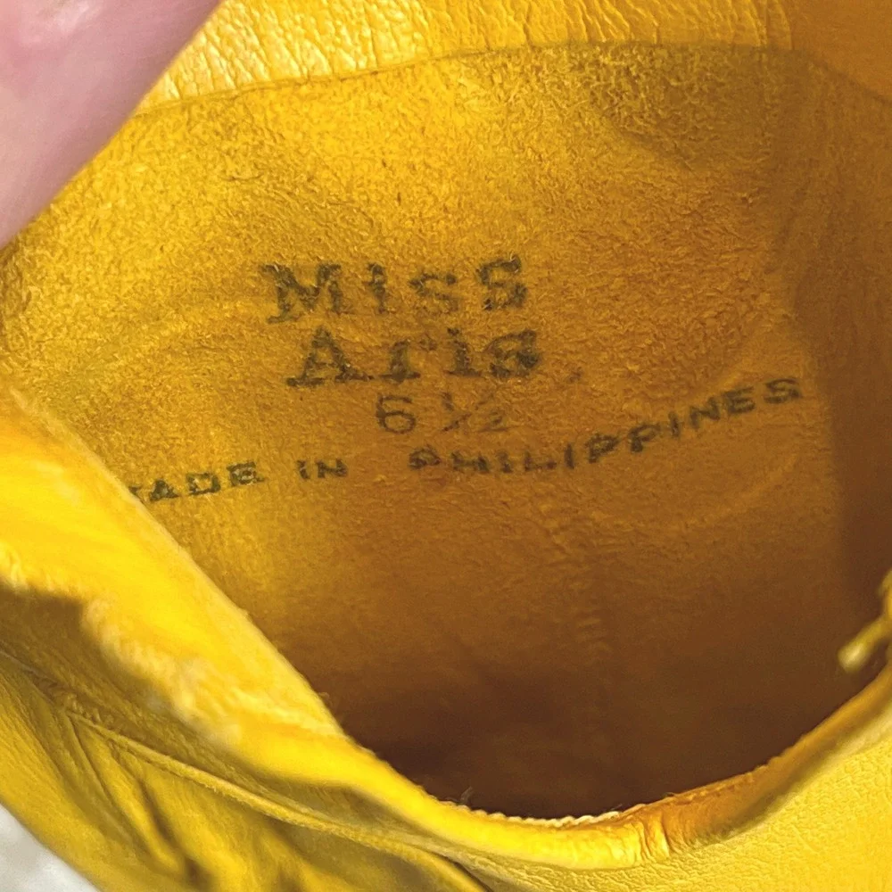 Vintage Miss Aris Yellow Leather Gloves Scalloped Edge 1950s 1960s Size 6.5 NEW